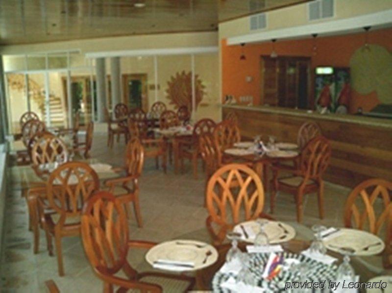 Hotel Vistamar Beachfront Resort & Conference Center Pochomil Restaurace fotografie